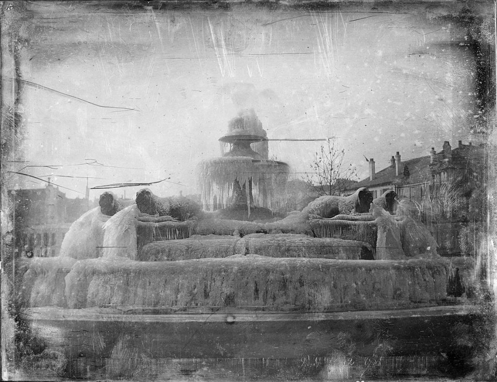 Joseph-Philibert Girault de Prangey (1804–1892), Fontaine du Château-d'eau pétrifiée par le gel,1842
