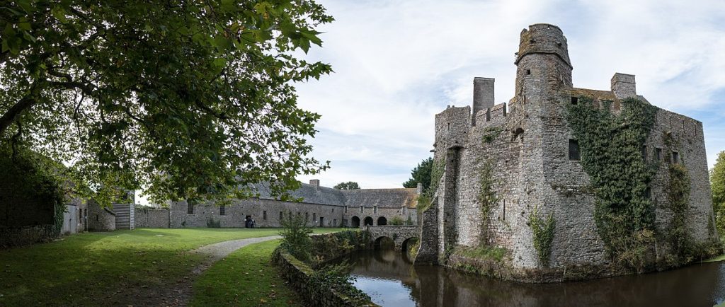 Vue panoramique du château. Crédits photos : Brady Brenot CC BY-SA 4.0. Source: Wikicommons.