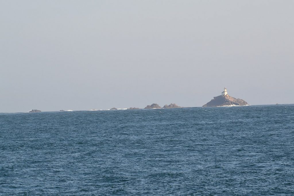 Le phare de Tévennec. Licence Creative Commons CC BY-SA 4.0. Crédits photographiques : Bastenbas.