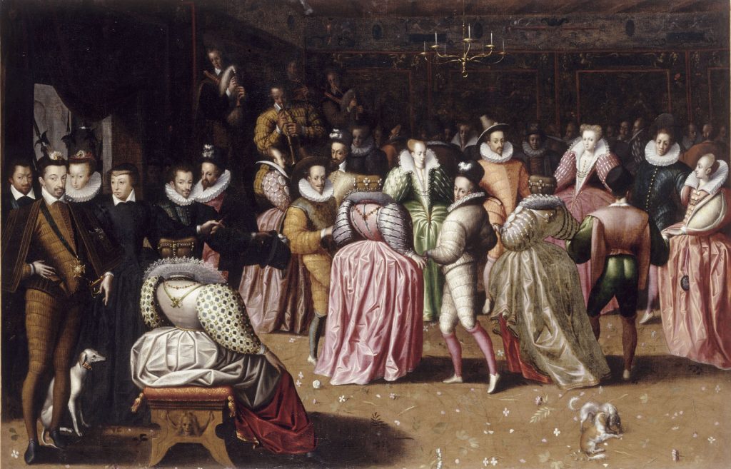 Bal à la cour d’Henri III, peinture, école française, vers 1580. Musée du Louvre. Le roi apparaît en bas à gauche, la reine Louise est en robe rose face au spectateur.